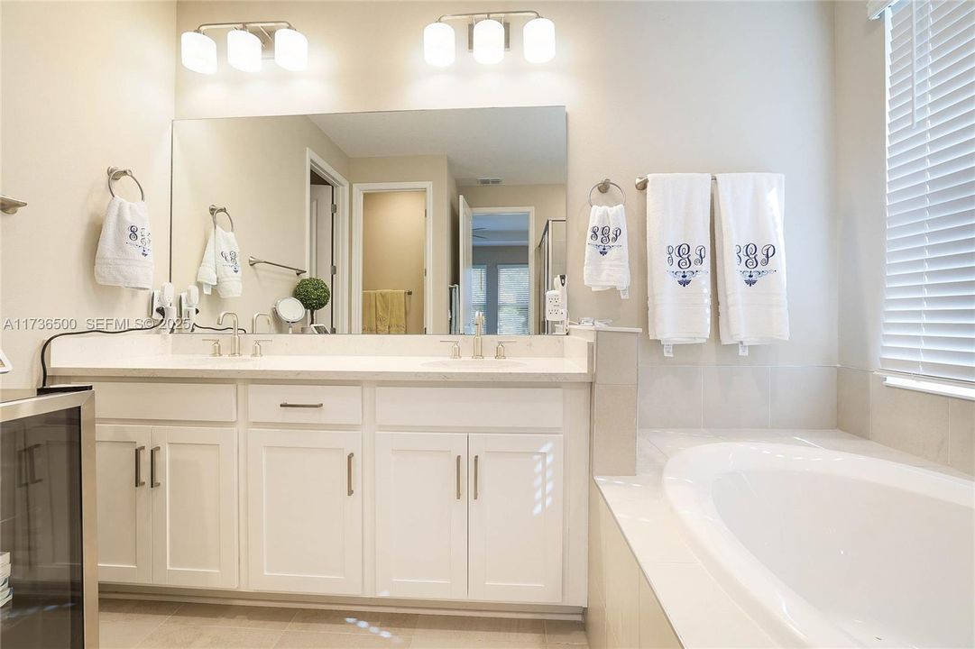 出租: $3,500 (4 贝兹, 3 浴室, 2394 平方英尺)