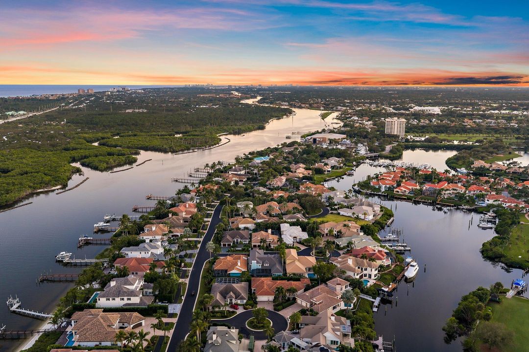 En Venta: $2,999,900 (3 camas, 3 baños, 2814 Pies cuadrados)