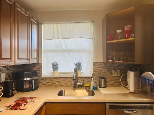 待售: $110,000 (2 贝兹, 2 浴室, 850 平方英尺)