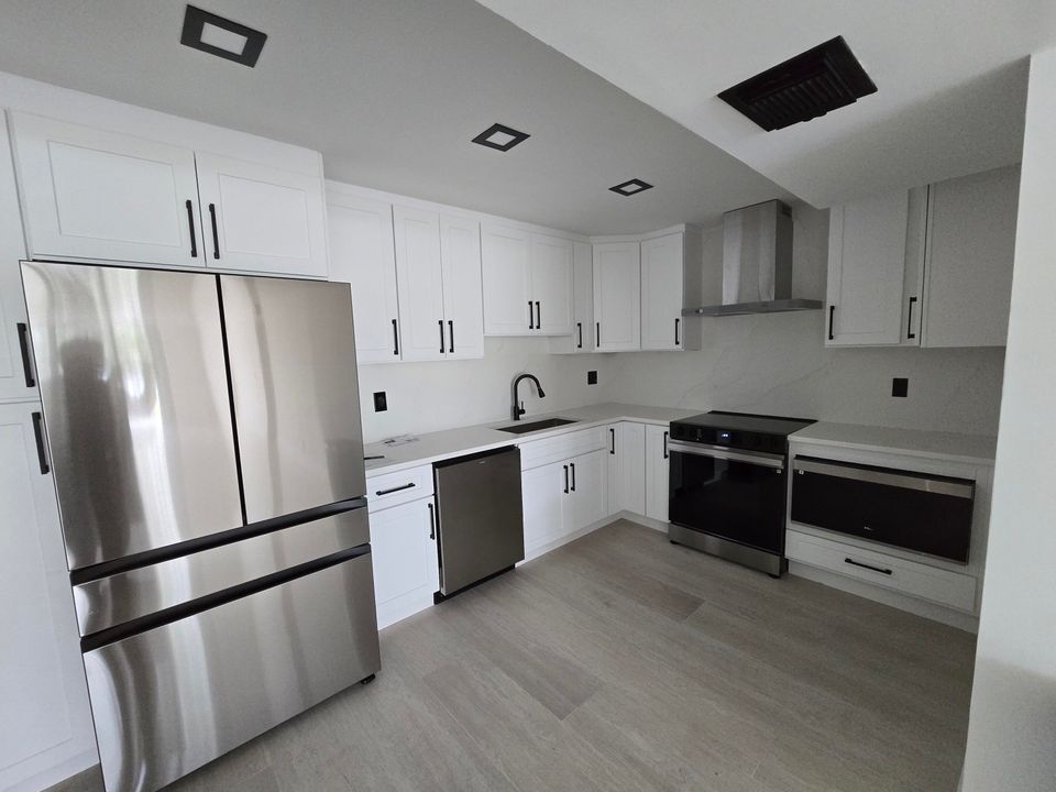 出租: $3,400 (3 贝兹, 2 浴室, 1716 平方英尺)