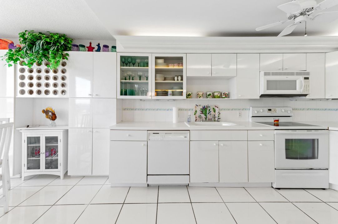 For Sale: $2,149,000 (3 beds, 2 baths, 2101 Square Feet)