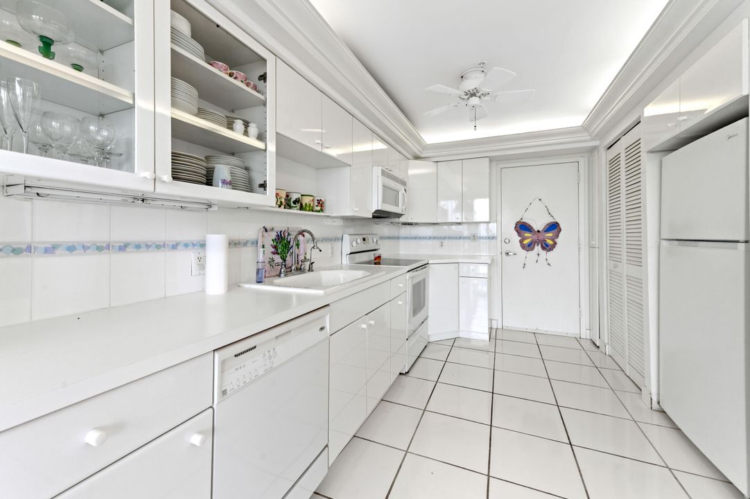 For Sale: $2,149,000 (3 beds, 2 baths, 2101 Square Feet)