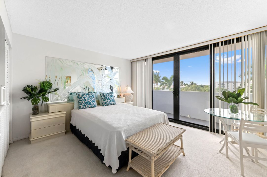 For Sale: $2,149,000 (3 beds, 2 baths, 2101 Square Feet)