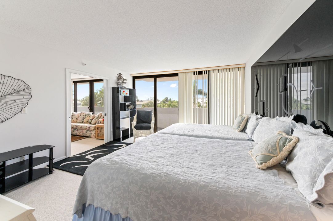 For Sale: $2,149,000 (3 beds, 2 baths, 2101 Square Feet)