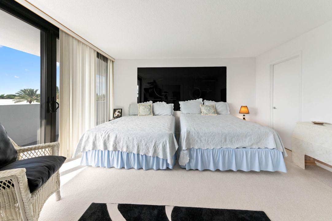 For Sale: $2,149,000 (3 beds, 2 baths, 2101 Square Feet)