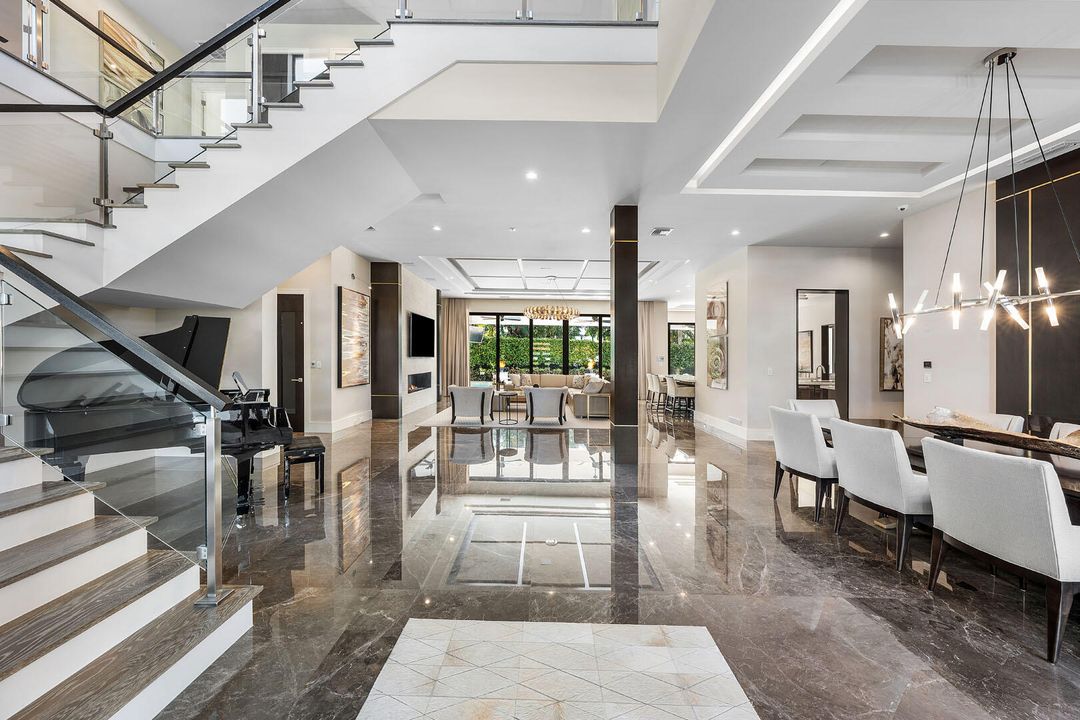 For Sale: $10,900,000 (5 beds, 6 baths, 7169 Square Feet)