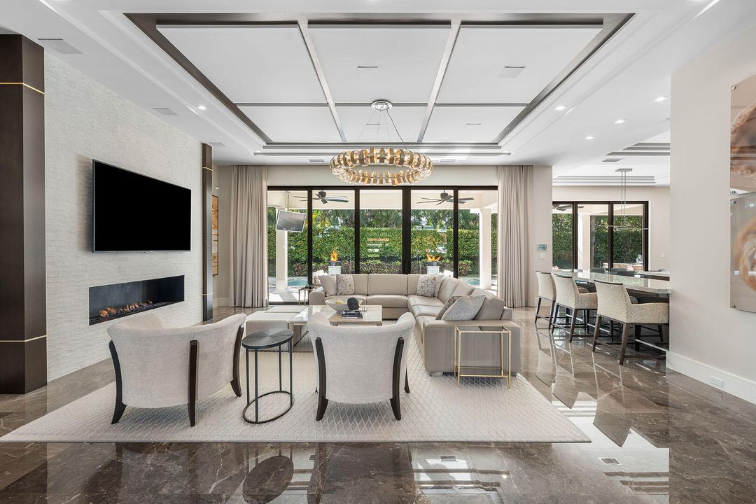 For Sale: $10,900,000 (5 beds, 6 baths, 7169 Square Feet)