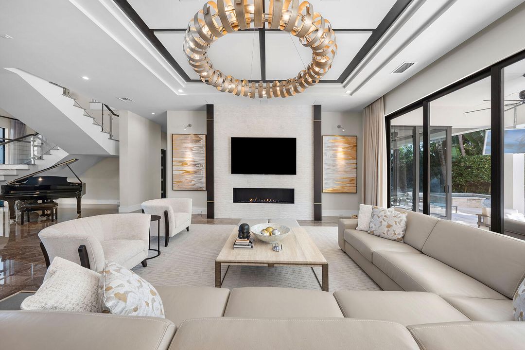 For Sale: $10,900,000 (5 beds, 6 baths, 7169 Square Feet)