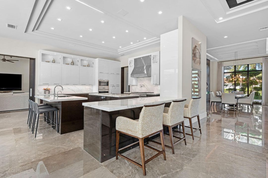 For Sale: $10,900,000 (5 beds, 6 baths, 7169 Square Feet)