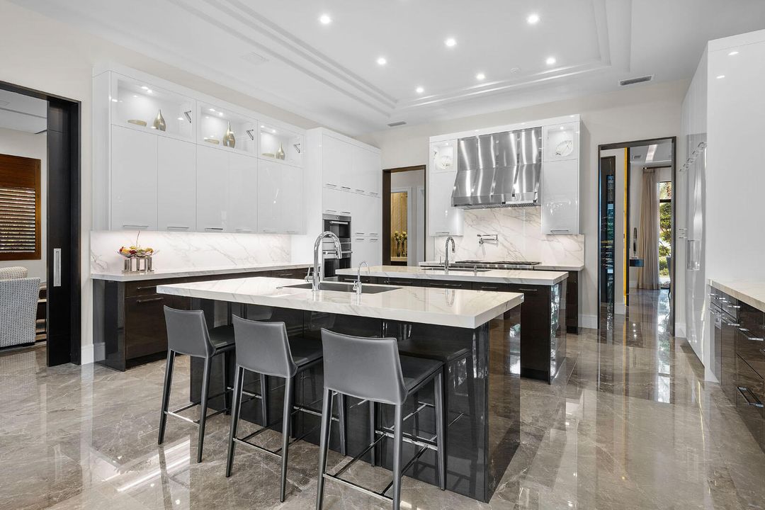 For Sale: $10,900,000 (5 beds, 6 baths, 7169 Square Feet)