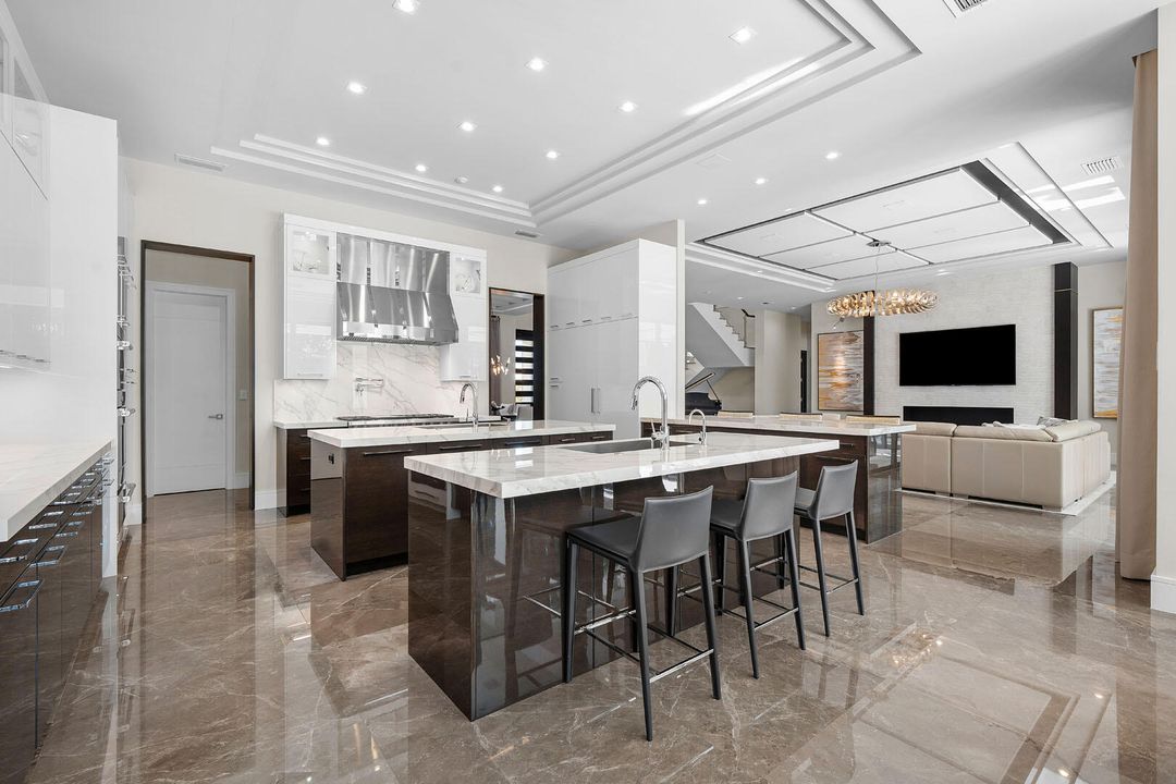 For Sale: $10,900,000 (5 beds, 6 baths, 7169 Square Feet)