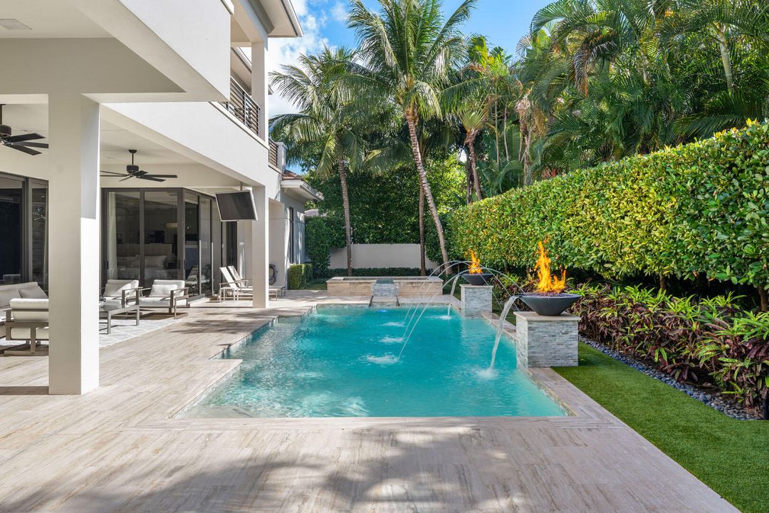 For Sale: $10,900,000 (5 beds, 6 baths, 7169 Square Feet)