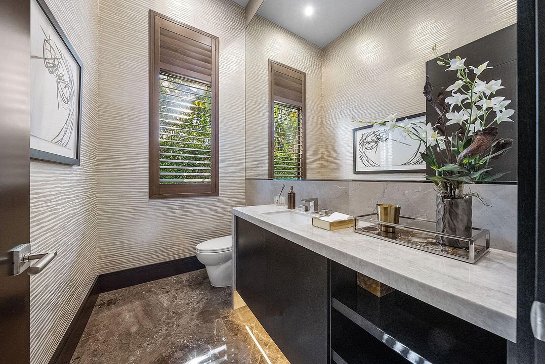 For Sale: $10,900,000 (5 beds, 6 baths, 7169 Square Feet)