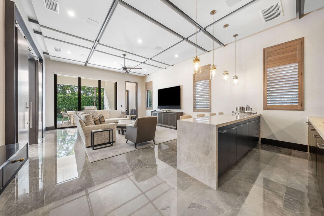 For Sale: $10,900,000 (5 beds, 6 baths, 7169 Square Feet)