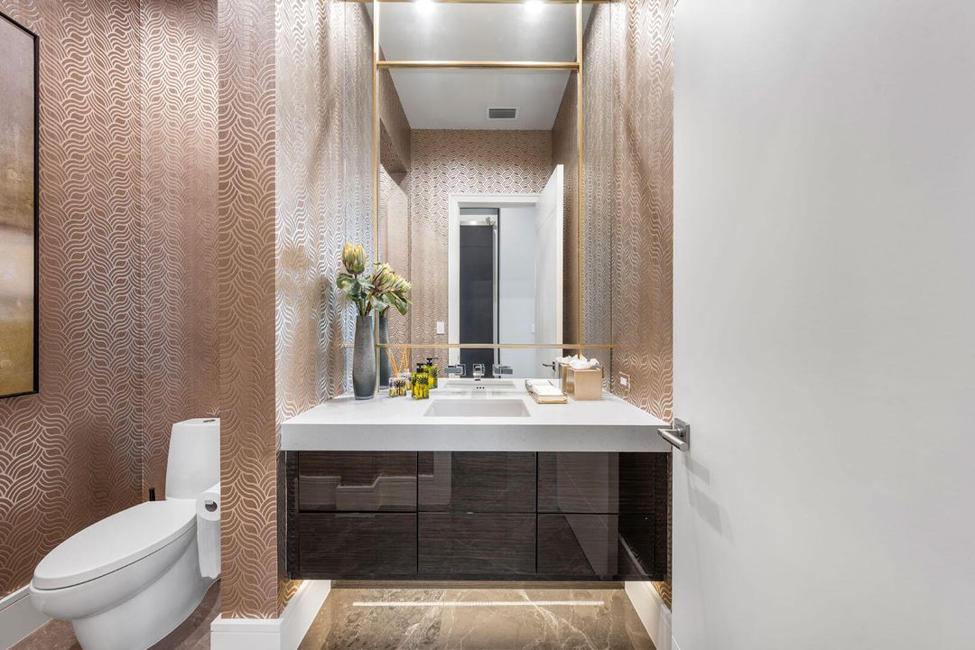 For Sale: $10,900,000 (5 beds, 6 baths, 7169 Square Feet)