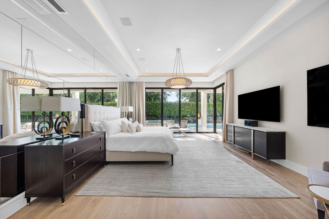 For Sale: $10,900,000 (5 beds, 6 baths, 7169 Square Feet)