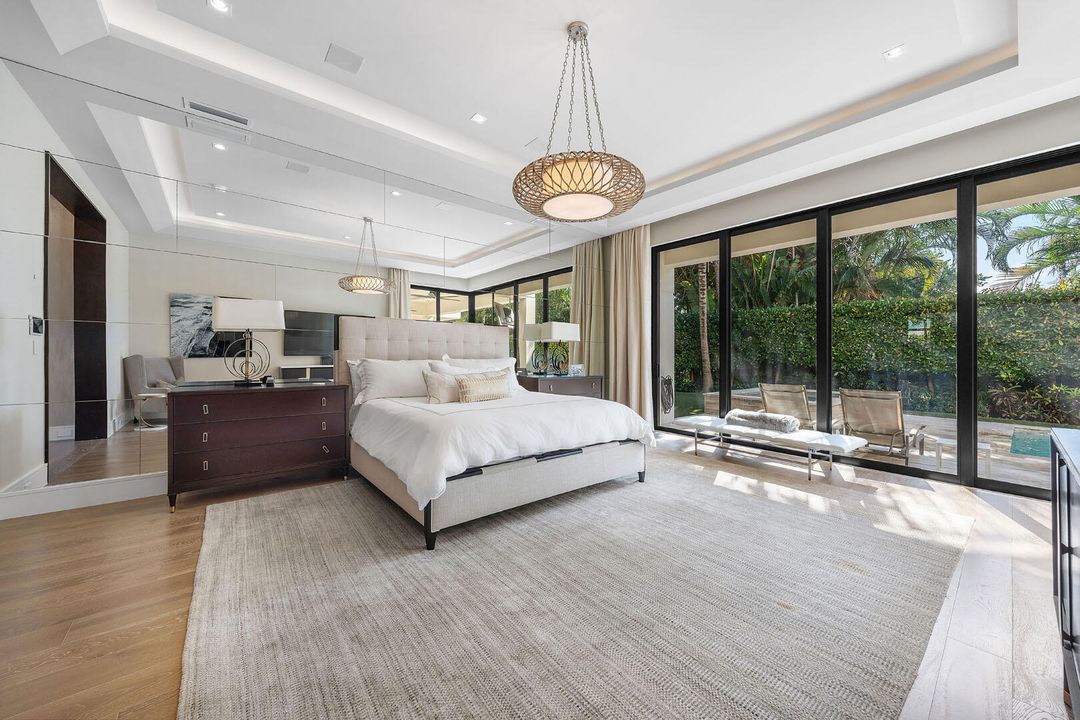 For Sale: $10,900,000 (5 beds, 6 baths, 7169 Square Feet)