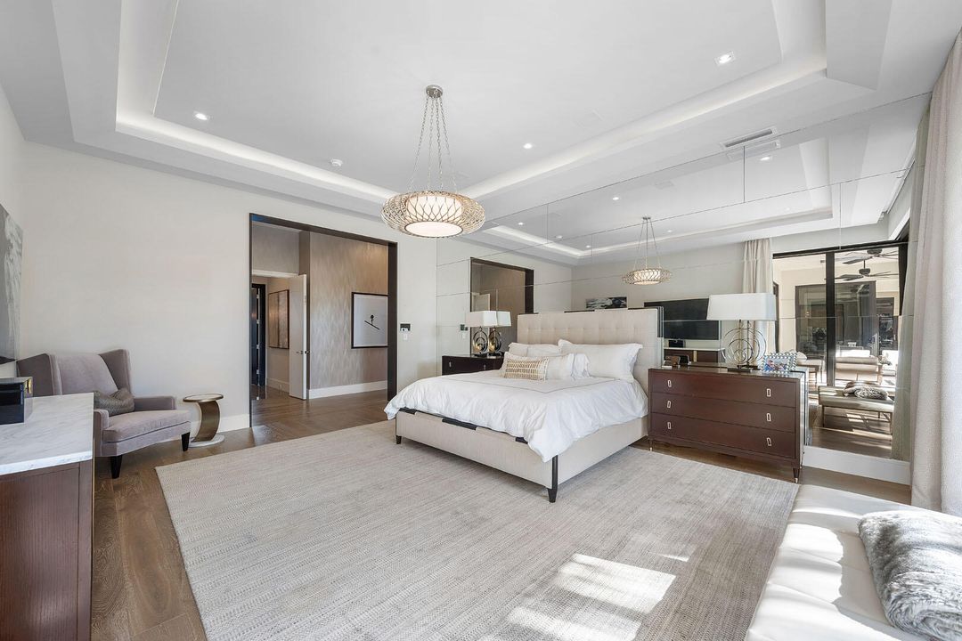 For Sale: $10,900,000 (5 beds, 6 baths, 7169 Square Feet)