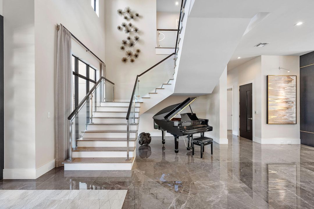 For Sale: $10,900,000 (5 beds, 6 baths, 7169 Square Feet)