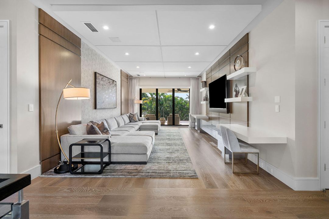 For Sale: $10,900,000 (5 beds, 6 baths, 7169 Square Feet)