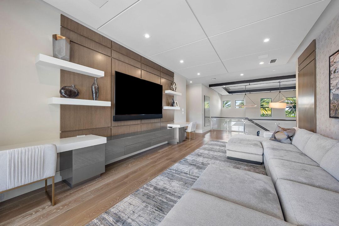 For Sale: $10,900,000 (5 beds, 6 baths, 7169 Square Feet)