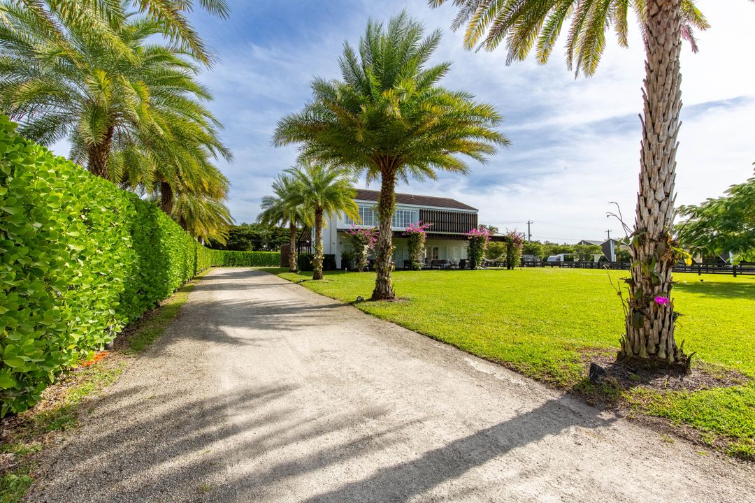 出租: $20,000 (5 贝兹, 5 浴室, 3237 平方英尺)