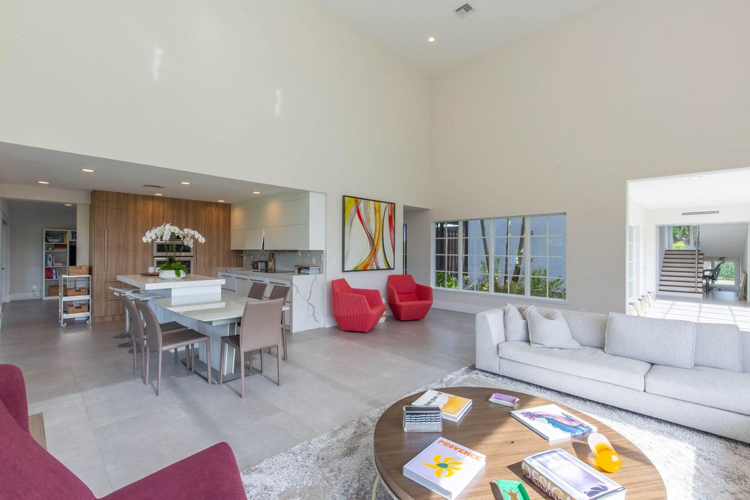 出租: $20,000 (5 贝兹, 5 浴室, 3237 平方英尺)