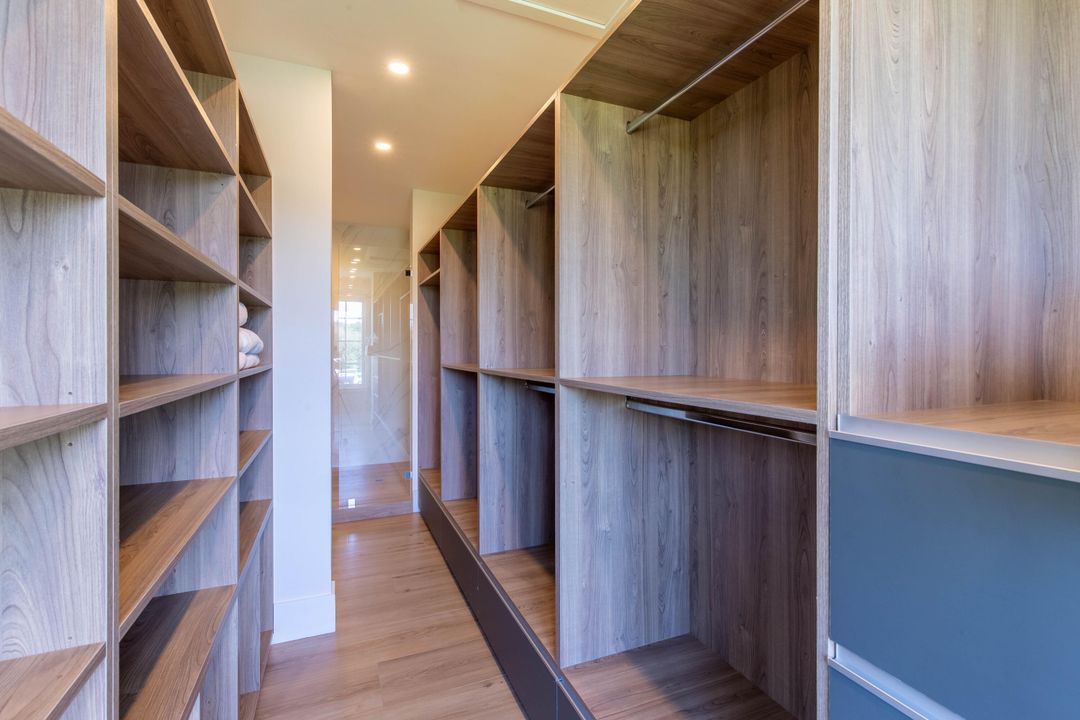 出租: $20,000 (5 贝兹, 5 浴室, 3237 平方英尺)