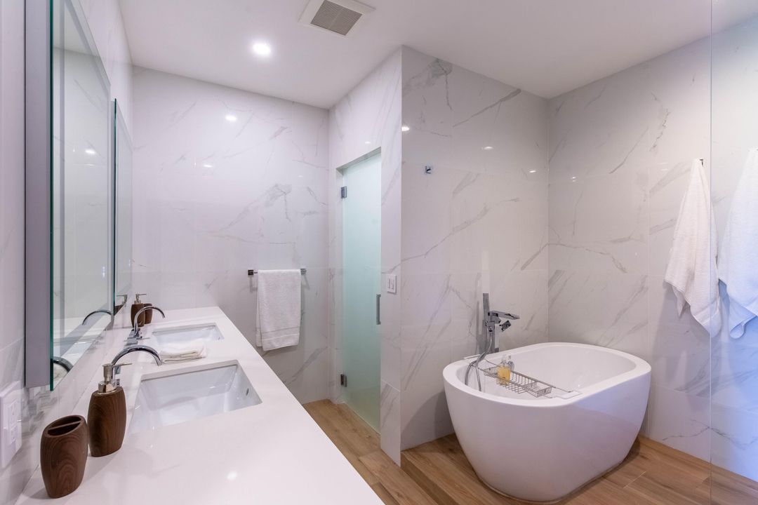 出租: $20,000 (5 贝兹, 5 浴室, 3237 平方英尺)