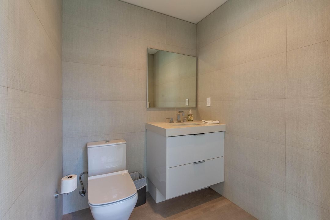 出租: $20,000 (5 贝兹, 5 浴室, 3237 平方英尺)