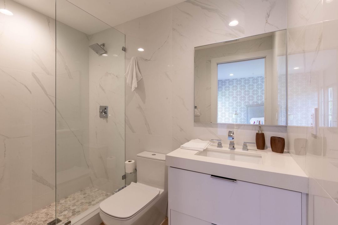 出租: $20,000 (5 贝兹, 5 浴室, 3237 平方英尺)