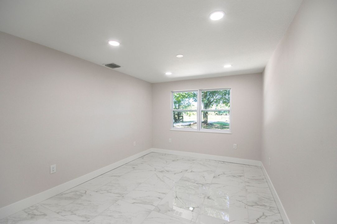 待售: $500,000 (4 贝兹, 2 浴室, 1440 平方英尺)