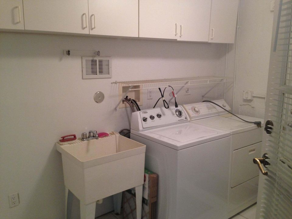 Active With Contract: $575,000 (3 beds, 2 baths, 1292 Square Feet)