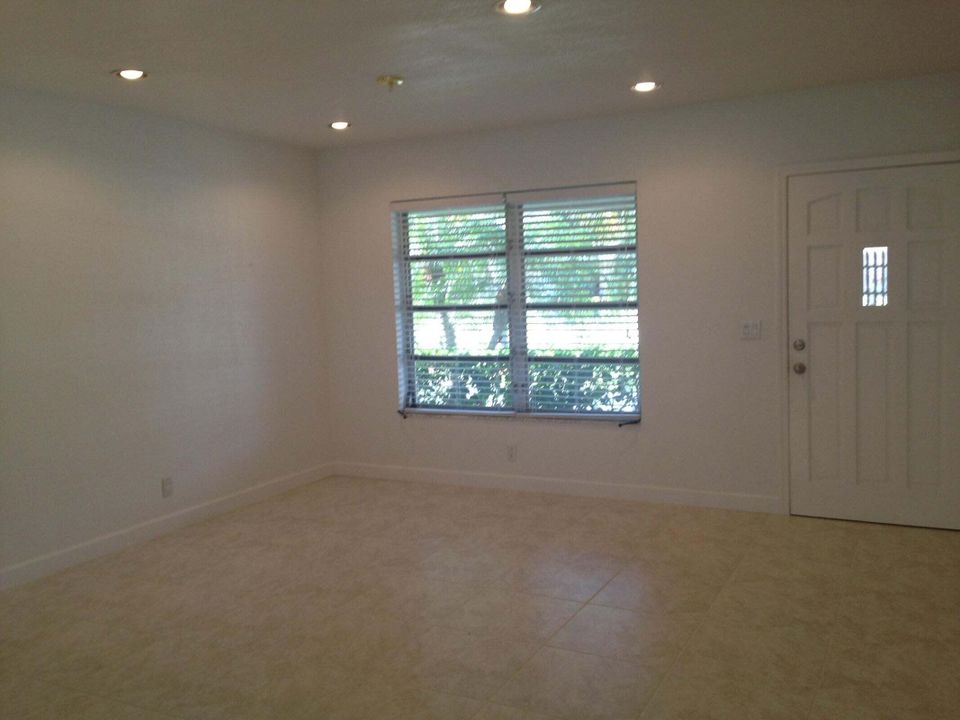 Active With Contract: $575,000 (3 beds, 2 baths, 1292 Square Feet)