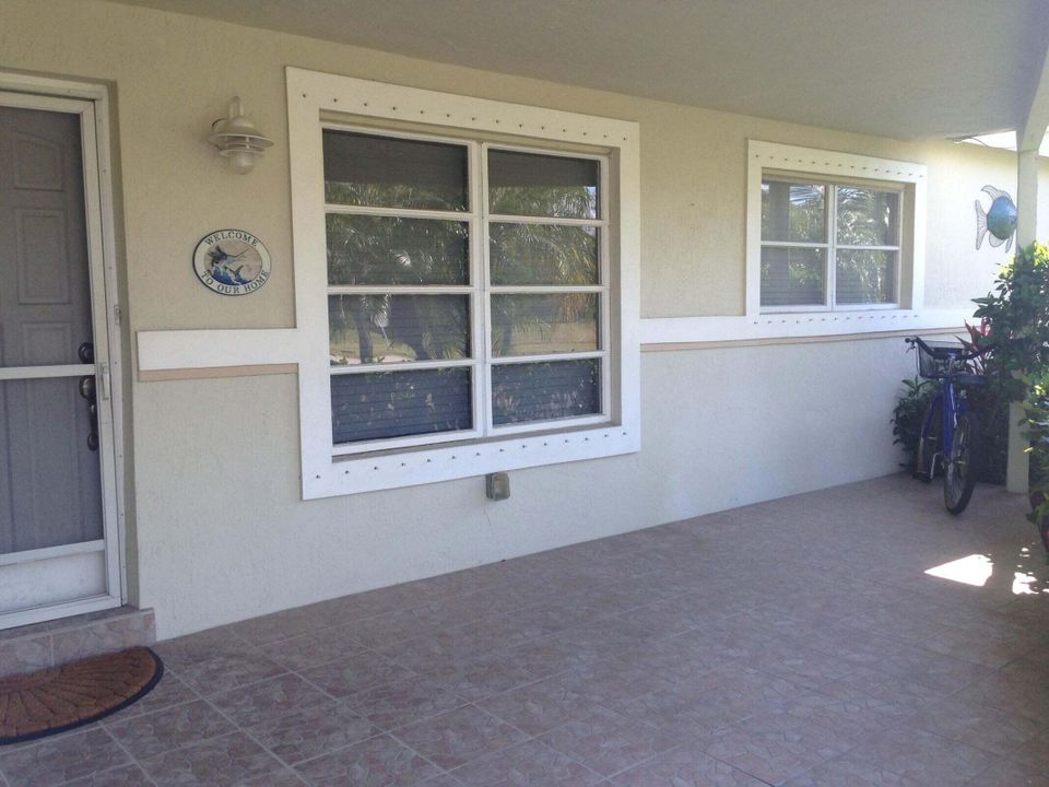 Active With Contract: $575,000 (3 beds, 2 baths, 1292 Square Feet)