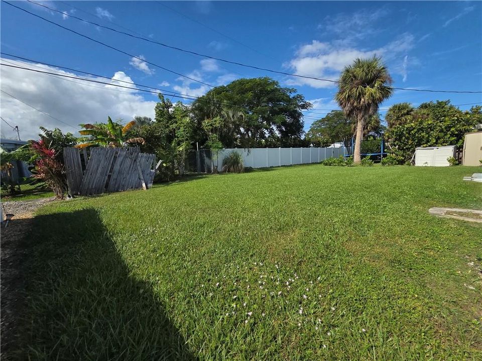 For Sale: $295,000 (3 beds, 1 baths, 624 Square Feet)