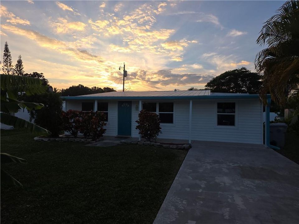 For Sale: $295,000 (3 beds, 1 baths, 624 Square Feet)