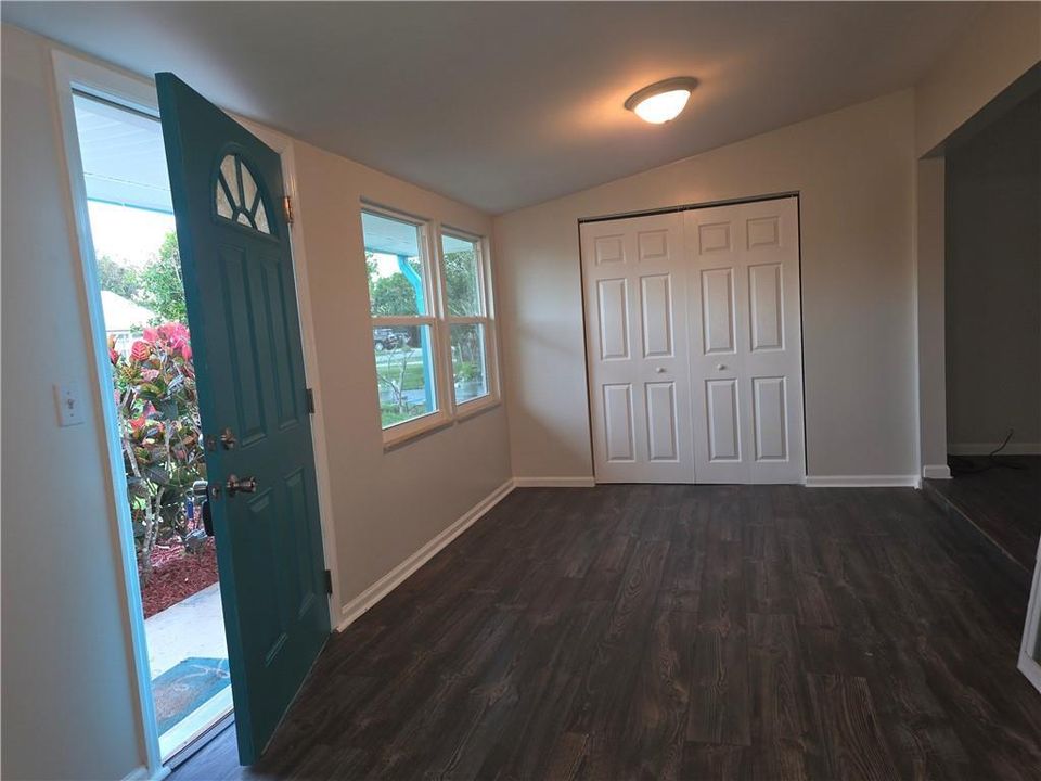 For Sale: $295,000 (3 beds, 1 baths, 624 Square Feet)