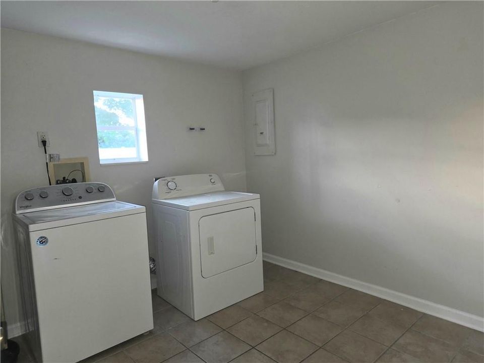 For Sale: $295,000 (3 beds, 1 baths, 624 Square Feet)