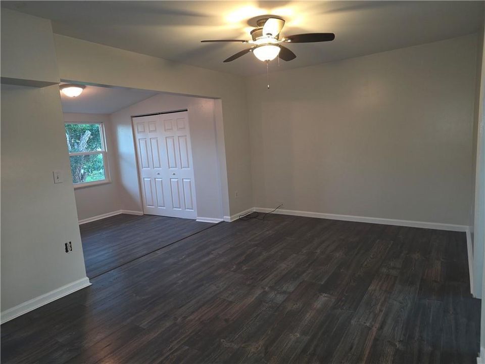 For Sale: $295,000 (3 beds, 1 baths, 624 Square Feet)