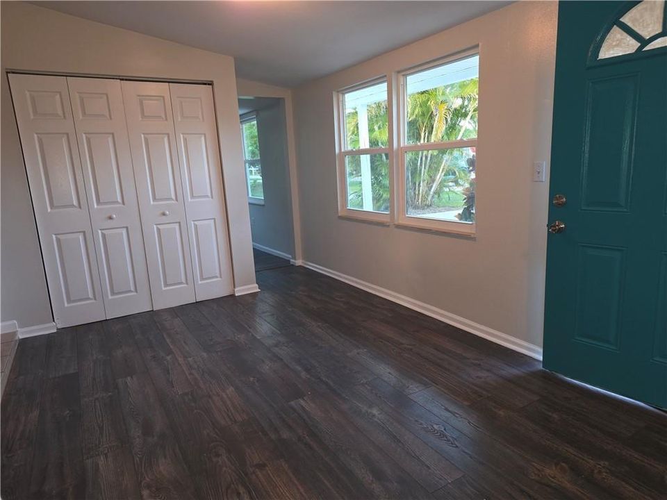 For Sale: $295,000 (3 beds, 1 baths, 624 Square Feet)