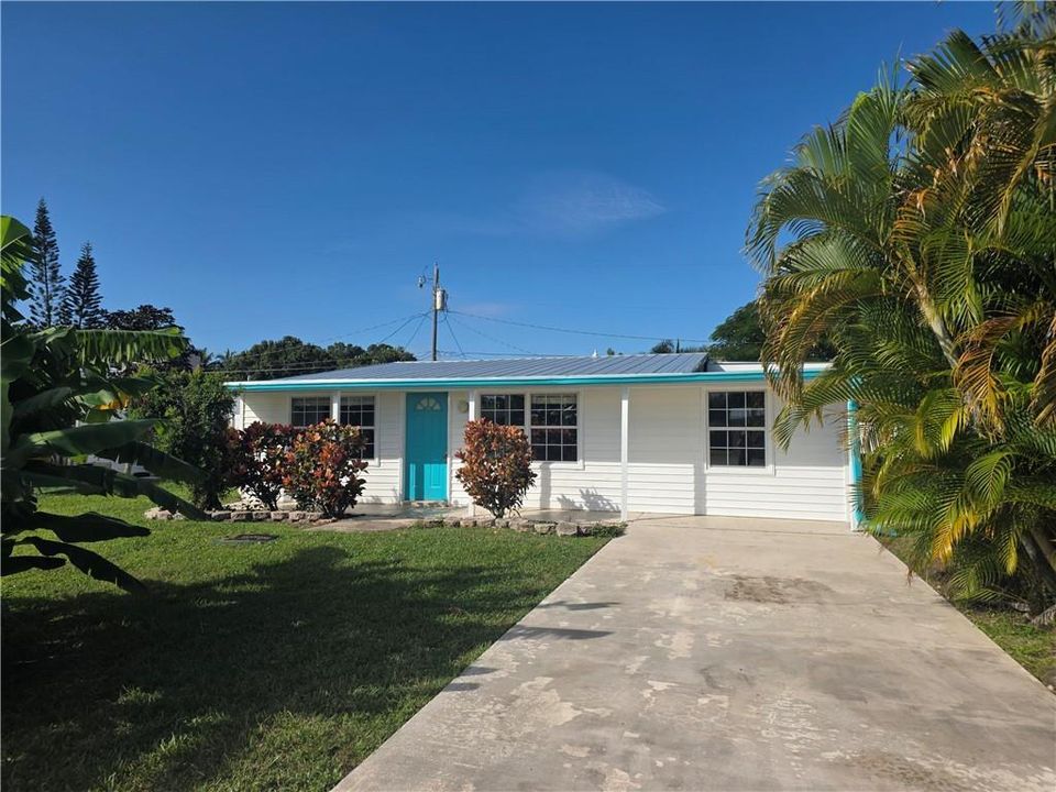 For Sale: $295,000 (3 beds, 1 baths, 624 Square Feet)