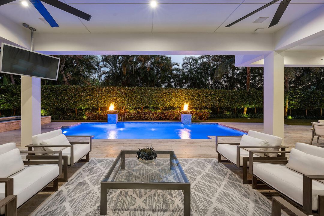 For Sale: $10,900,000 (5 beds, 6 baths, 7169 Square Feet)