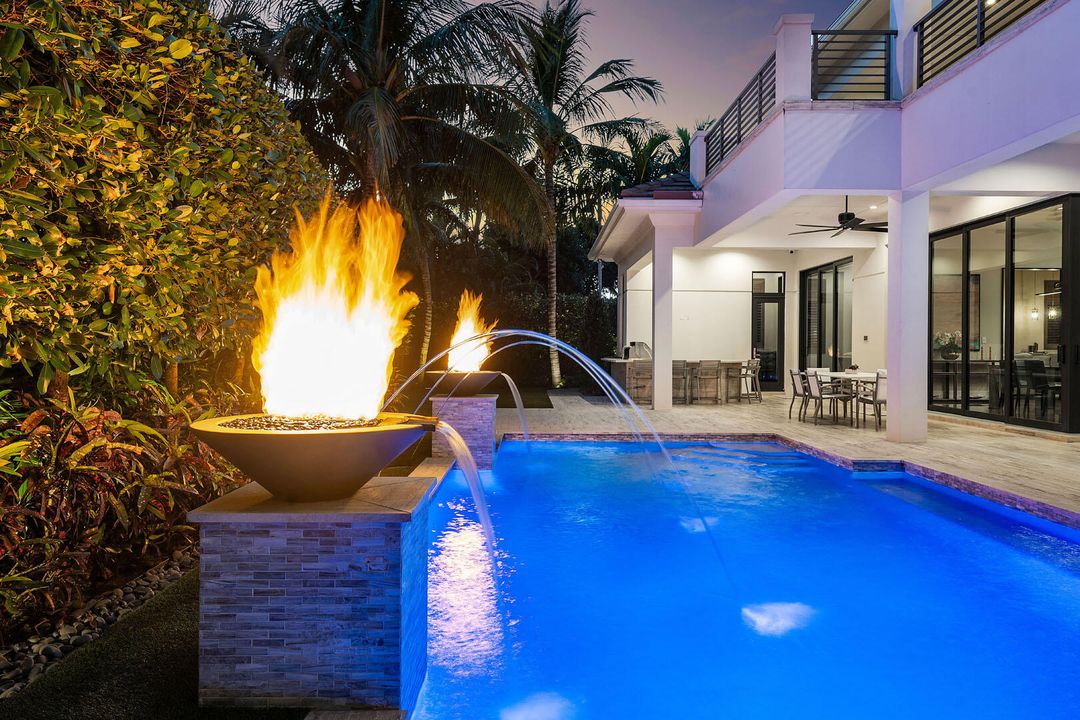 For Sale: $10,900,000 (5 beds, 6 baths, 7169 Square Feet)