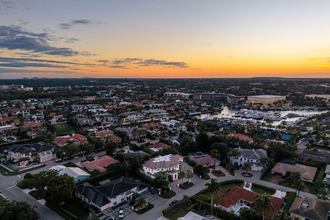 For Sale: $10,900,000 (5 beds, 6 baths, 7169 Square Feet)