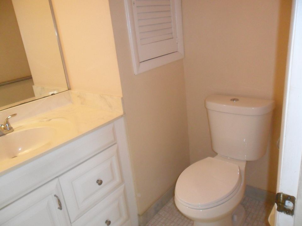 待售: $90,000 (1 贝兹, 1 浴室, 900 平方英尺)