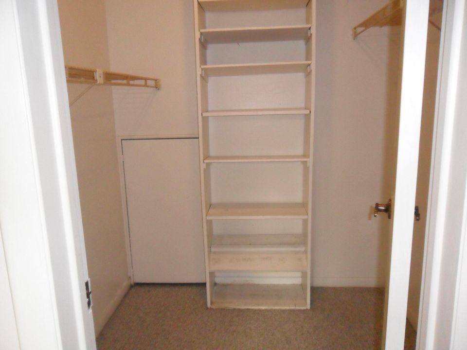 待售: $90,000 (1 贝兹, 1 浴室, 900 平方英尺)