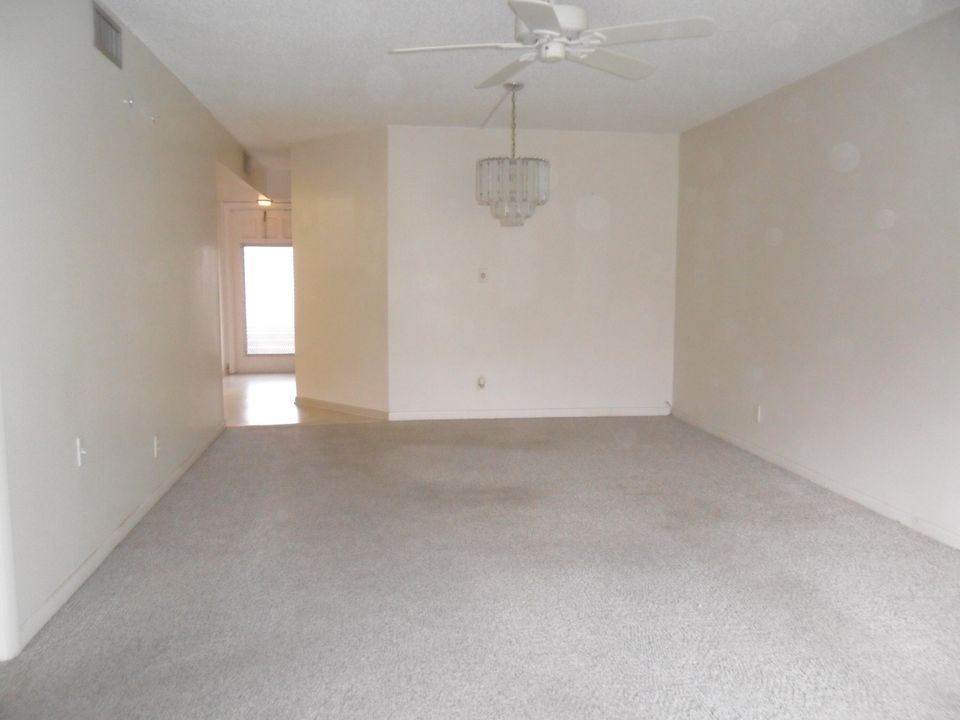 待售: $90,000 (1 贝兹, 1 浴室, 900 平方英尺)