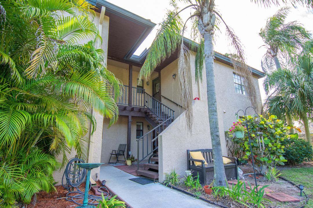 For Sale: $165,000 (2 beds, 2 baths, 861 Square Feet)