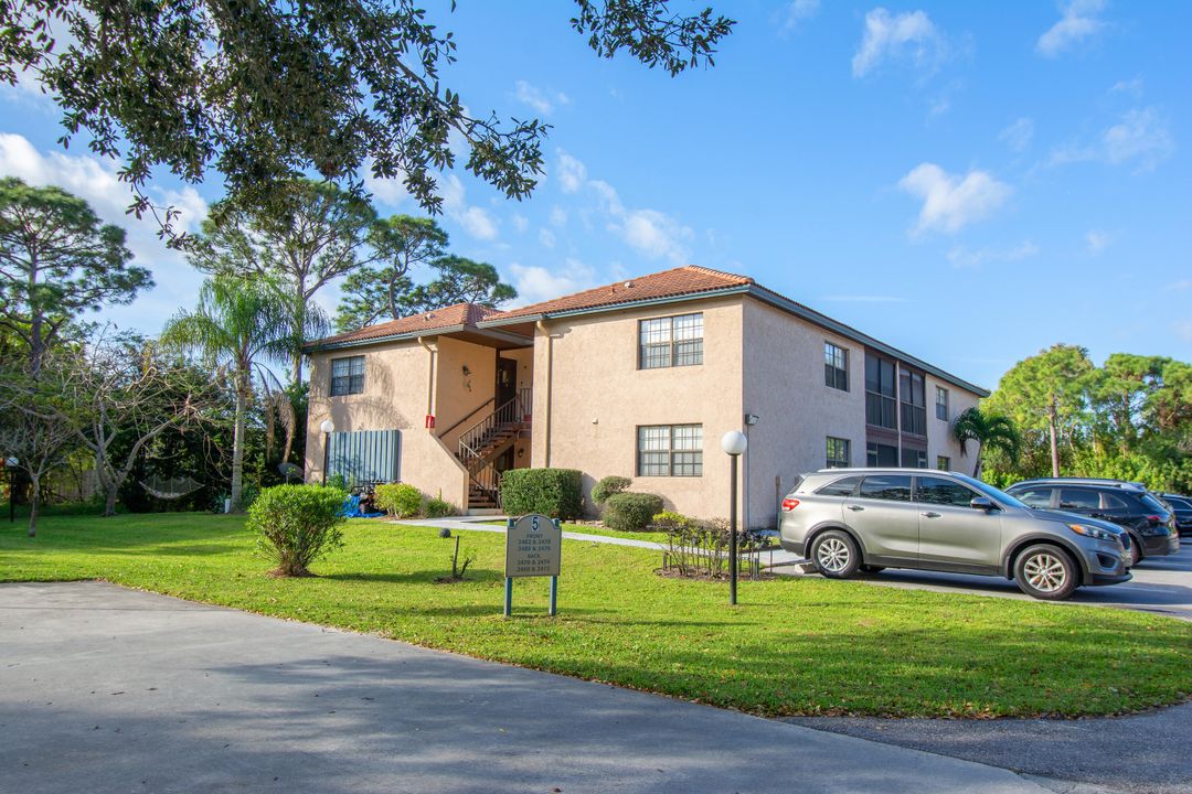 For Sale: $165,000 (2 beds, 2 baths, 861 Square Feet)